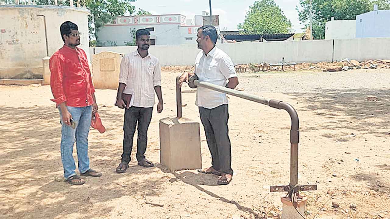 పల్లెబాటలో అధికారులునీటి ఎద్దడి నివారణకు చర్యలు