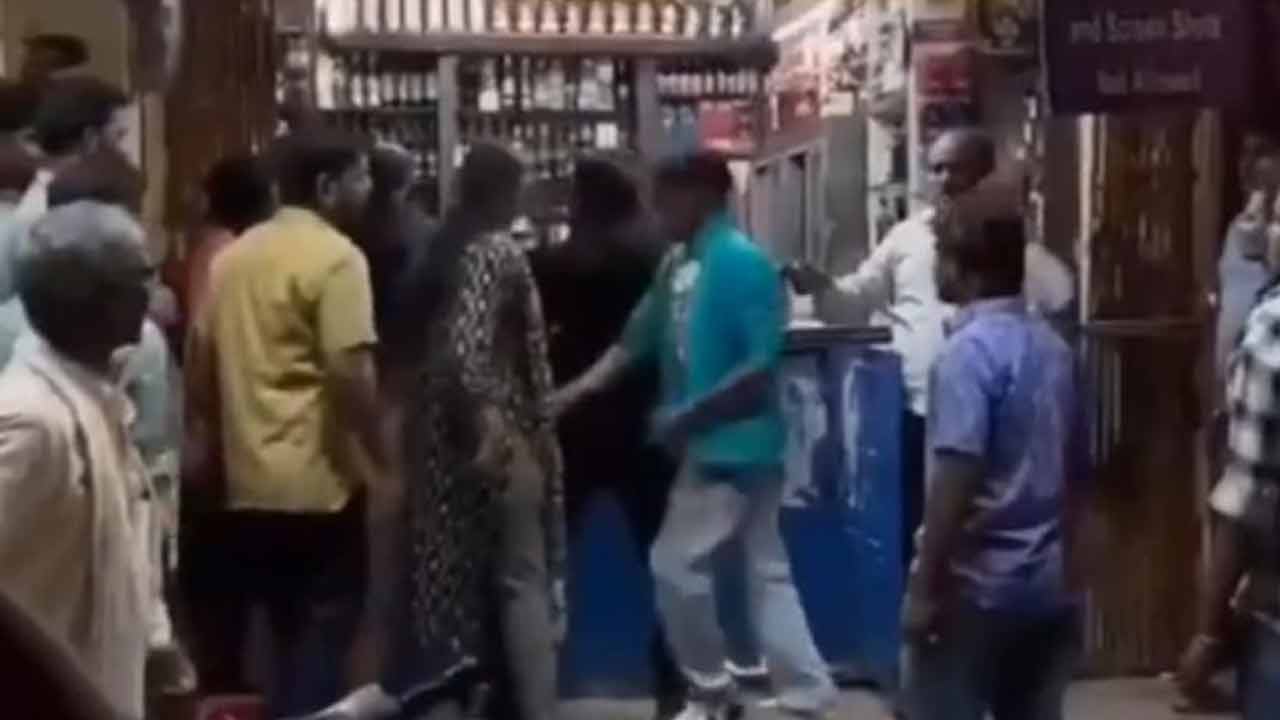 భార్య ముందే భర్తపై మహిళా ఎస్సై దౌర్జన్యం