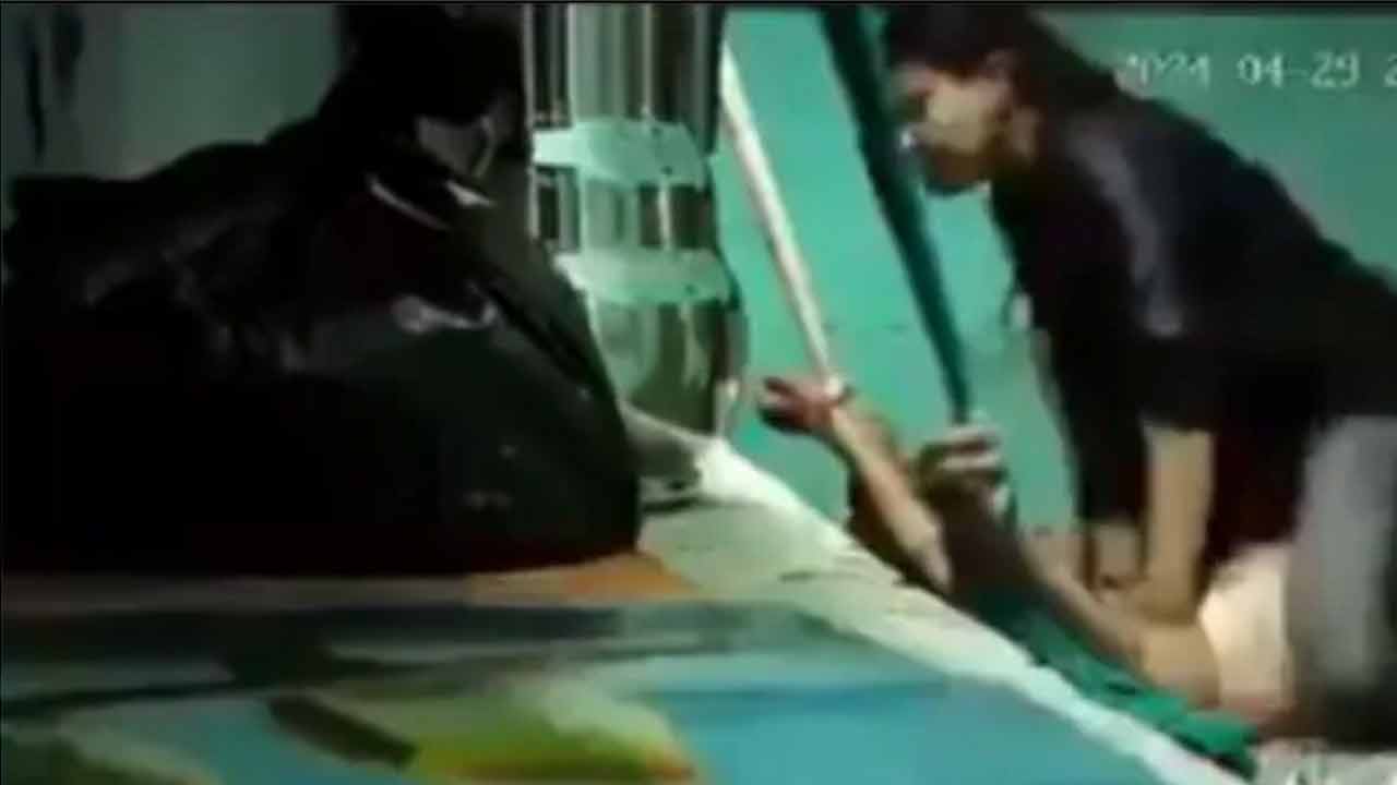 భర్త ప్రైవేట్‌ పార్ట్స్‌ను సిగరెట్‌తో కాల్చి చిత్రహింసలు