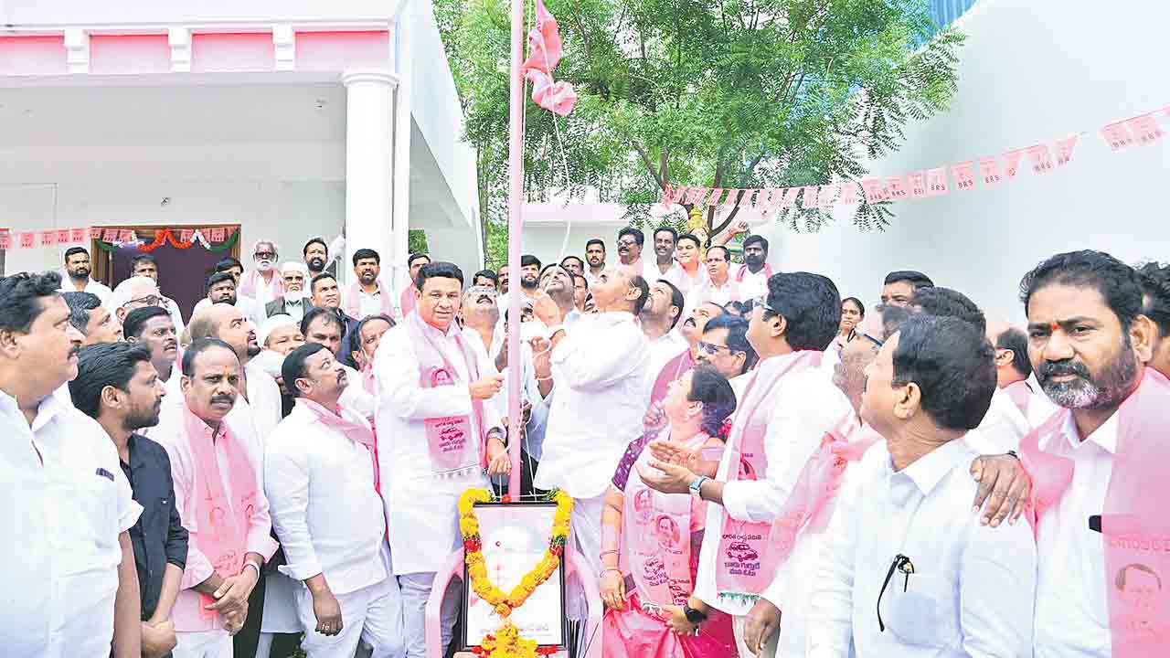 చిహ్నాల తొలగింపు ప్రజల్ని అవమానించడమే..