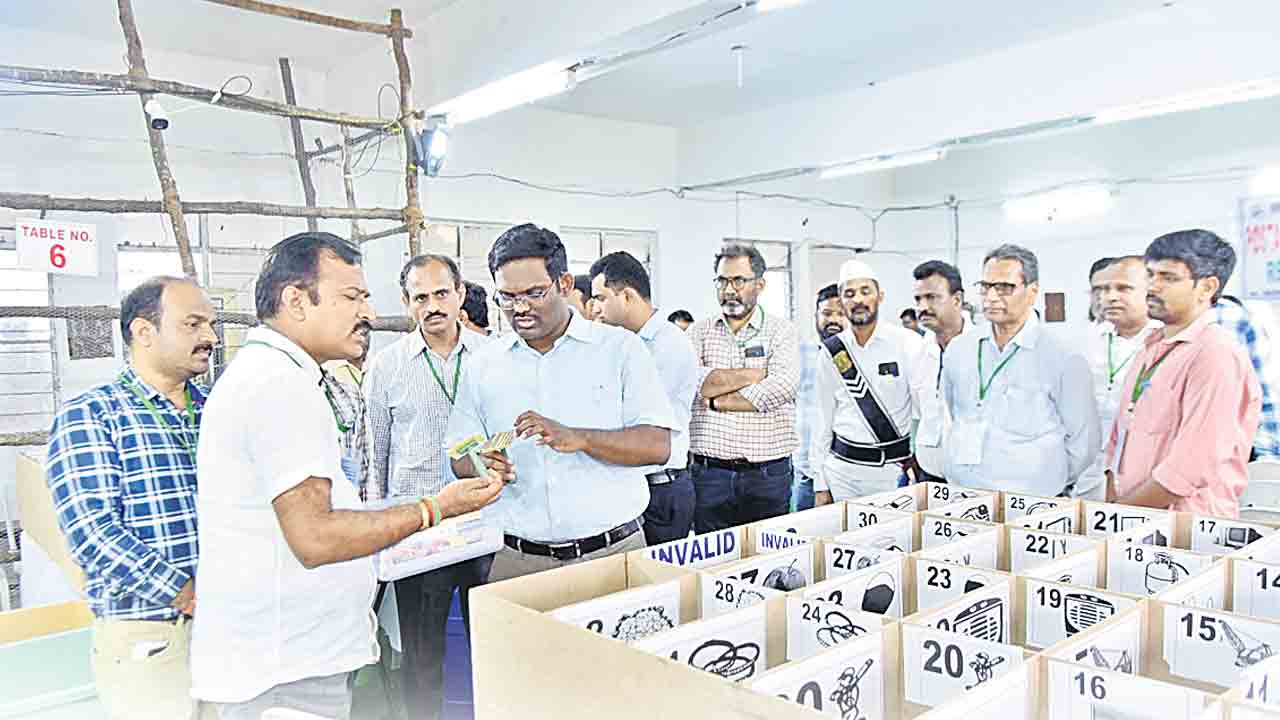 నేడే ప్రజా తీర్పు