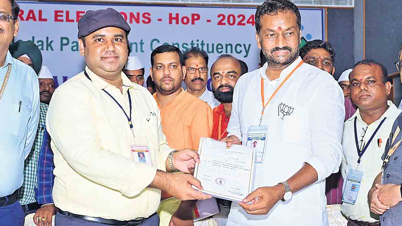 ప్రతిఒక్కరికీ పాదాభివందనాలు