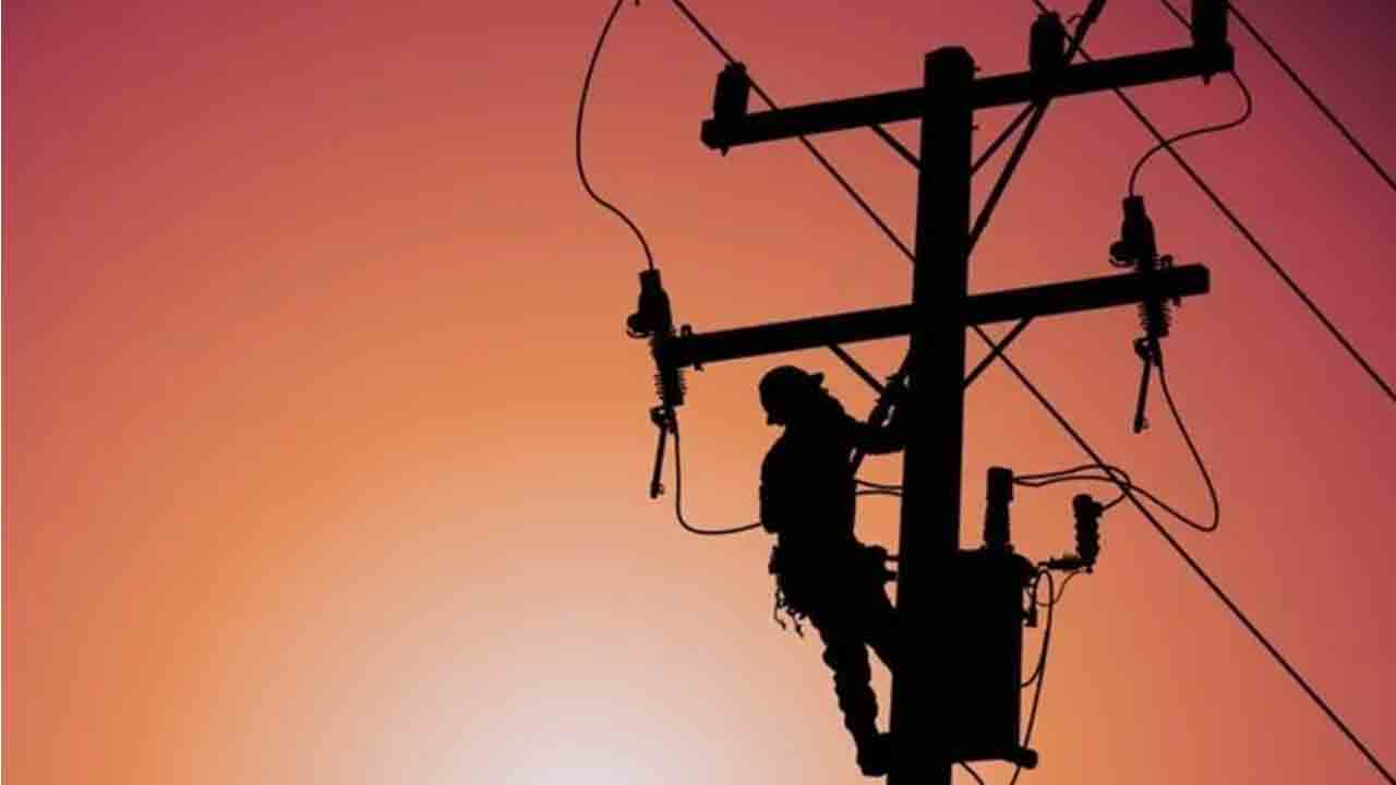 విద్యుత్‌ మరమ్మతులకు ప్రత్యేక బృందాలు