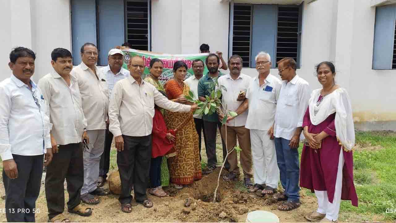 పర్యావరణ పరిరక్షణకు ప్రతి ఒక్కరూ కృషిచేయాలి