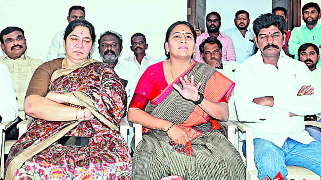 సమస్యల పరిష్కారం కోసం నిరంతర పోరాటం