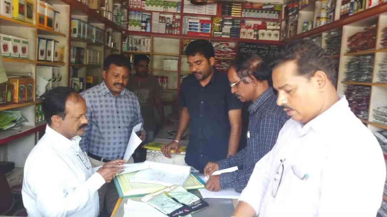 రైతులకు సరిపడా పత్తి విత్తనాలు