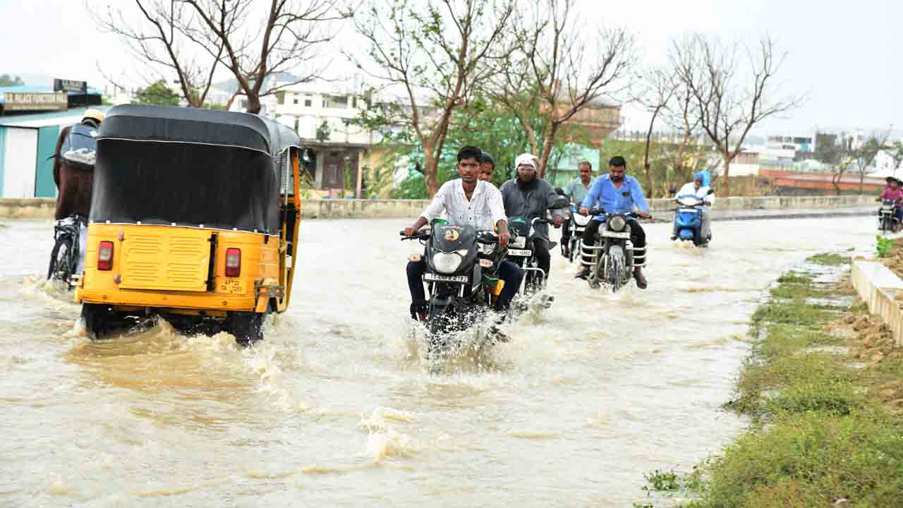 తడిసి ముద్దయిన పాలమూరు