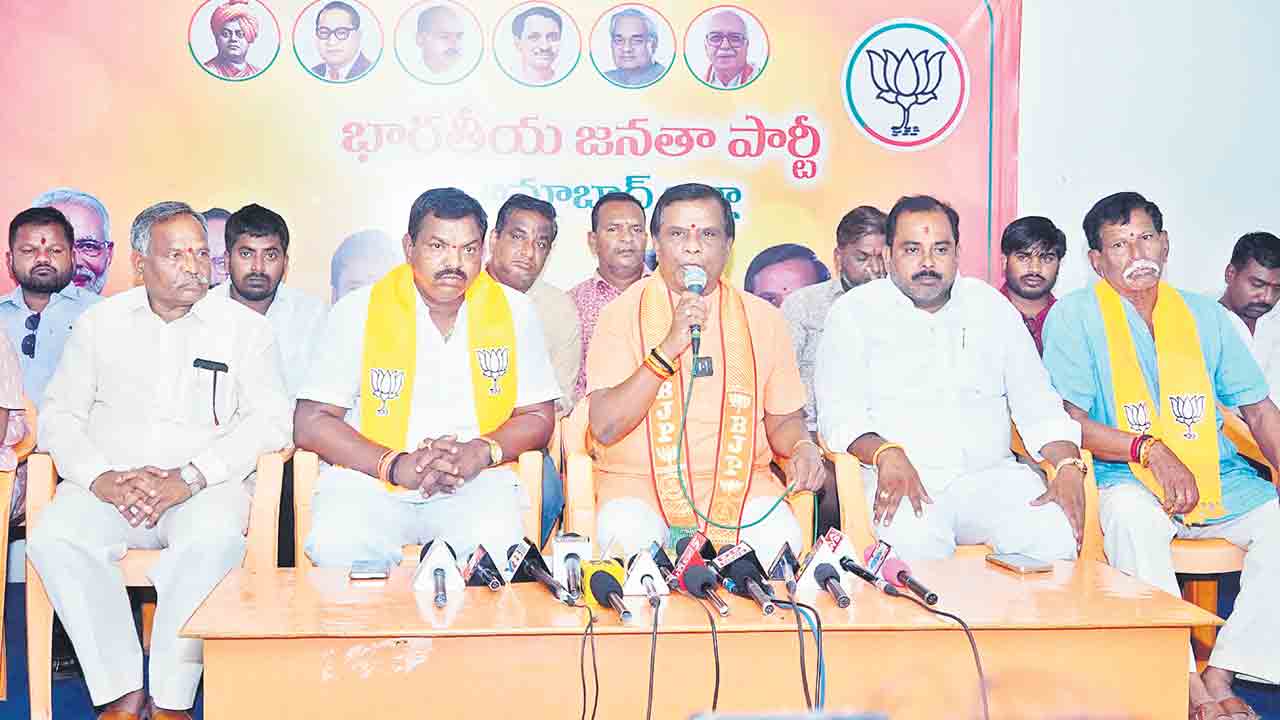 ఎంపీ ఫలితాలతో రేవంత్‌కు బుద్ధిరాలేదు