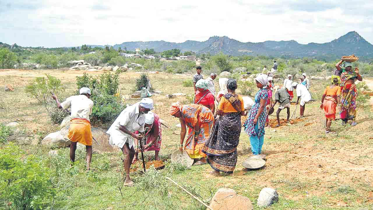 రెండు నెలల్లోనే ‘ఉపాధి’ పనిదినాలు పూర్తి