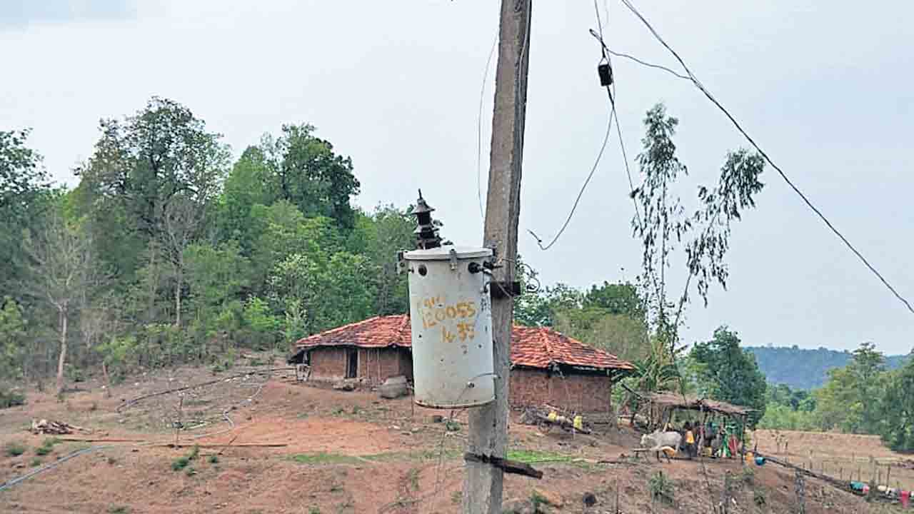 అంధకారంలో లోహ గ్రామం