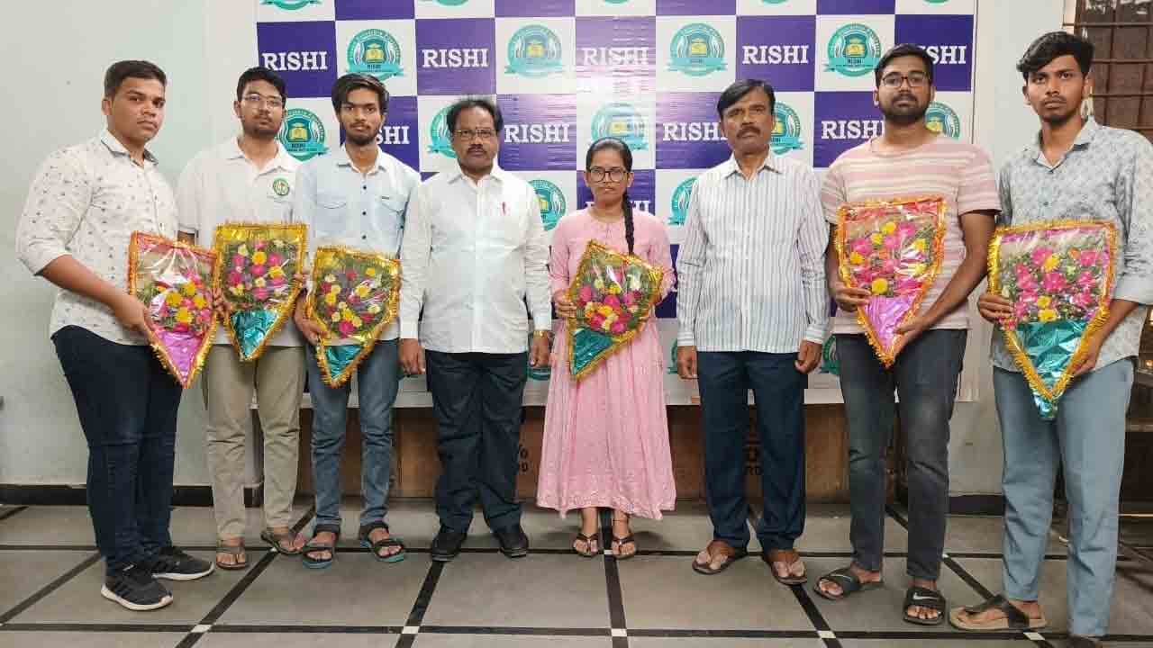 జేఈఈలో రిషి విజయకేతనం