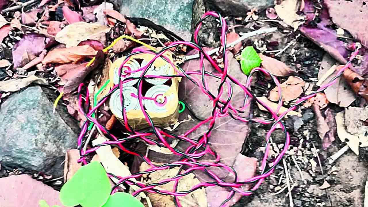 వీరభద్రాపురంలో మందుపాతర