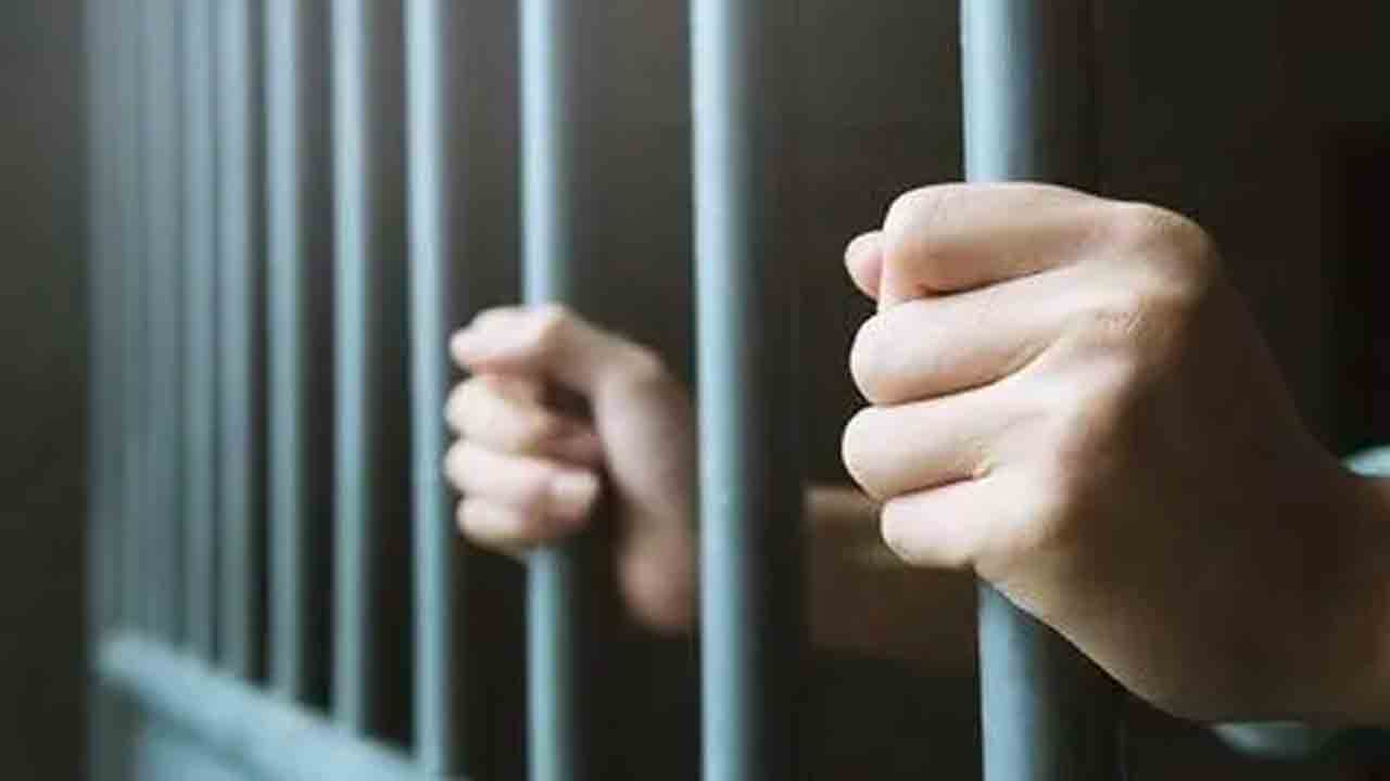 ఐదుగురి హత్యకేసులో ముగ్గురికి యావజ్జీవం