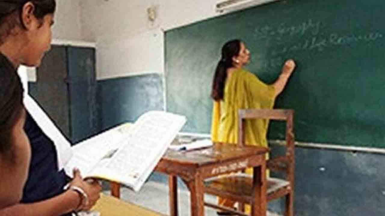 776 మంది టీచర్లకు పదోన్నతి