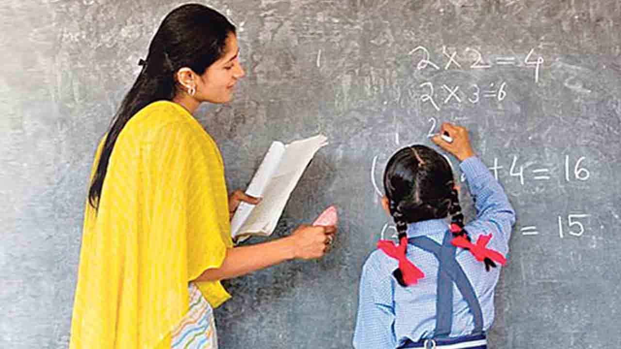 డీఎస్సీ దరఖాస్తుకు అర్హత మార్కుల తగ్గింపు