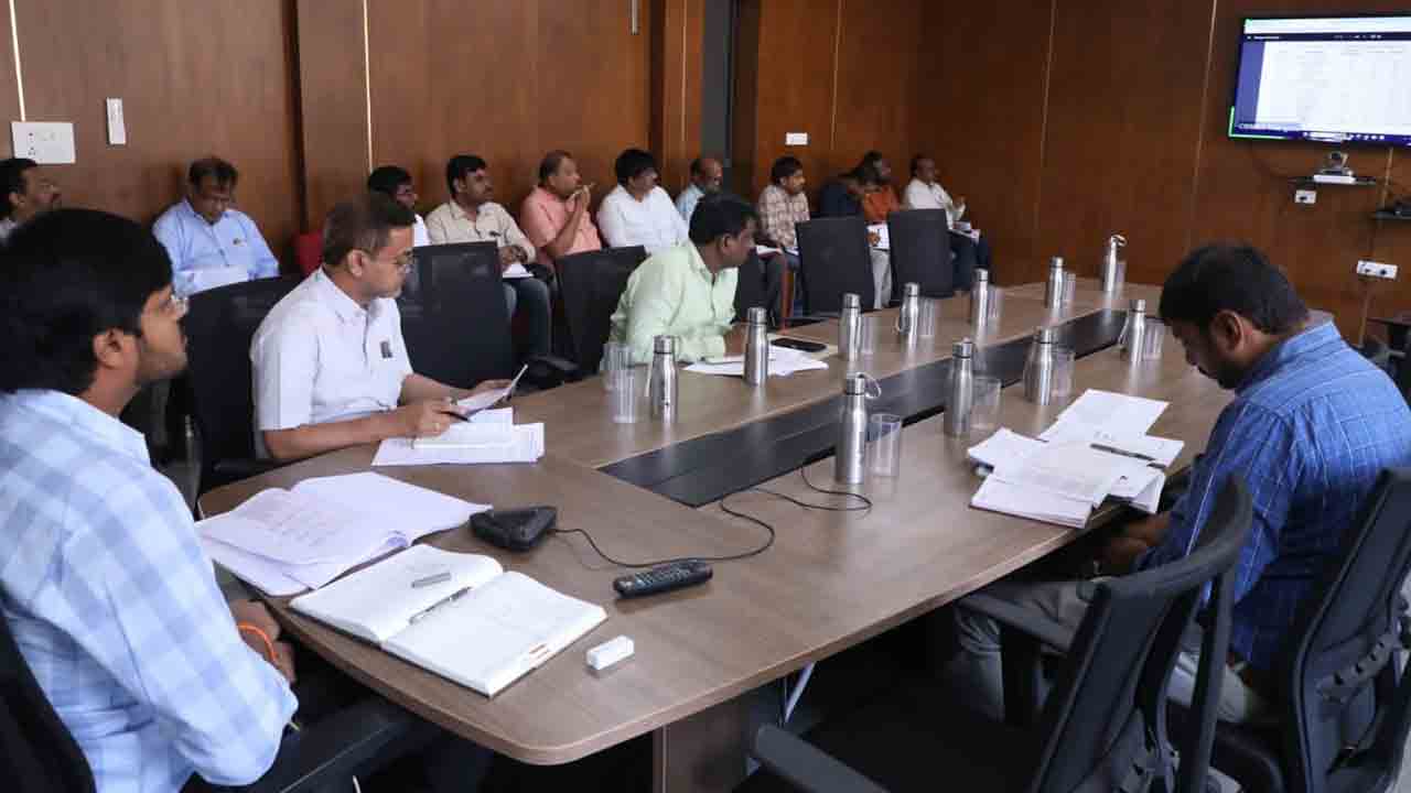 ధరణి పెండింగ్‌ దరఖాస్తులను సత్వరమే పరిష్కరించాలి