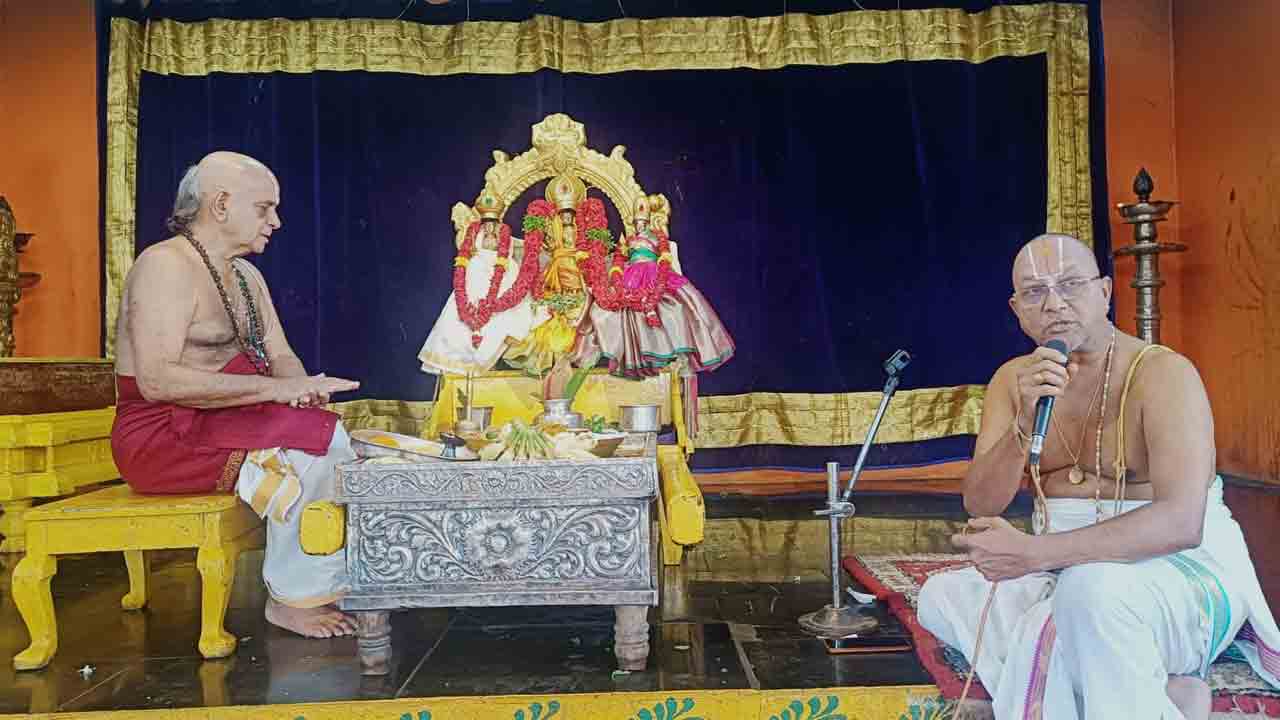 రామయ్యకు స్వర్ణ కవచాలంకరణ