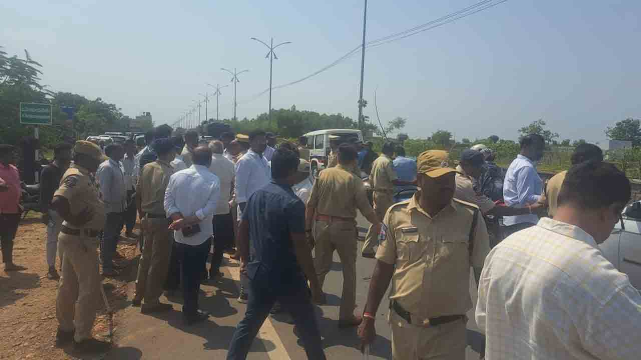 ‘హైవే’ సర్వే వద్దంటూ రైతుల ఆందోళన