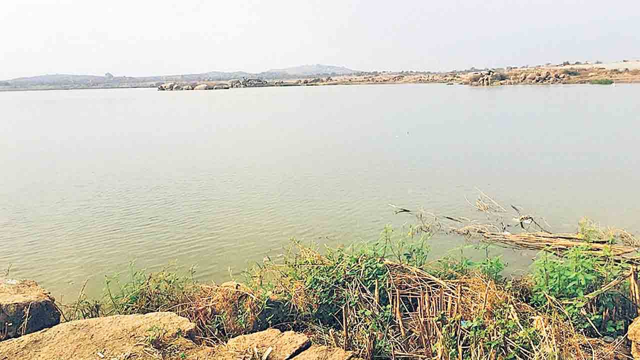 చెరువులకు ఎఫ్‌టీఎల్‌ బౌండరీ ఏర్పాట్లు