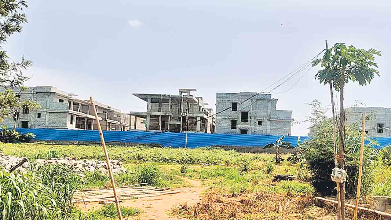 Keesara | కీసరలో 500 కోట్లకు పైగా భూ కుంభకోణం.. కాస్తులో ఉన్నా రికార్డుల్లో పేర్లు తారుమారు