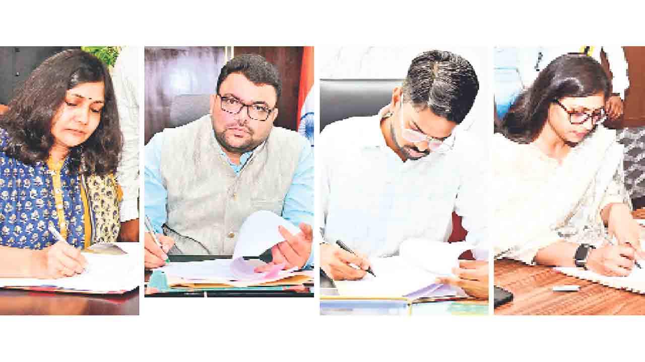 బాధ్యతలు చేపట్టిన కొత్త కలెక్టర్లు