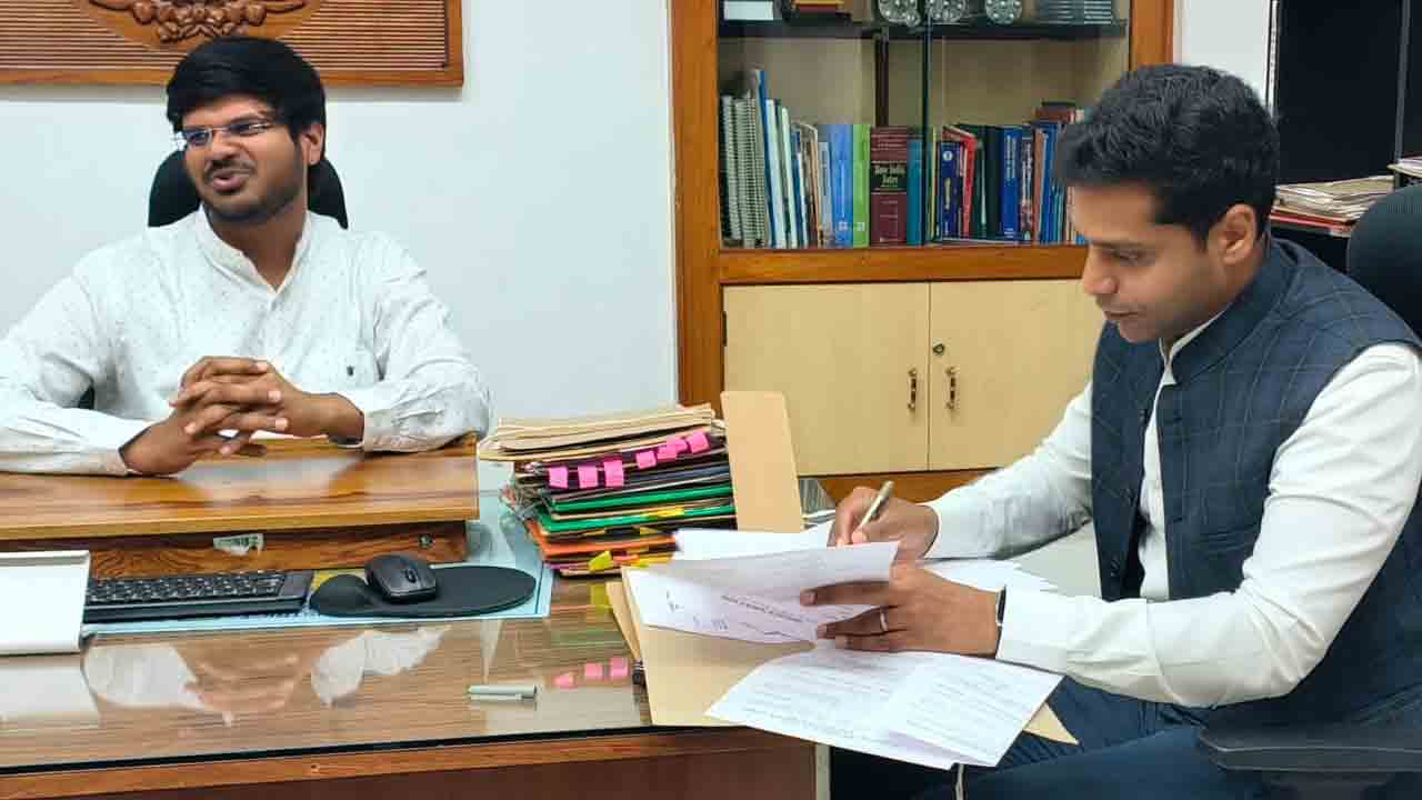 కలెక్టర్ల బాధ్యతల స్వీకరణ