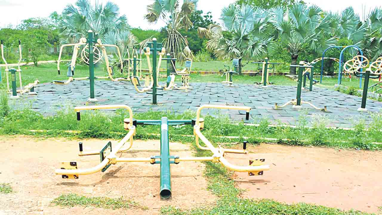 ఓపెన్‌ జిమ్‌.. నిర్వహణ నిల్‌