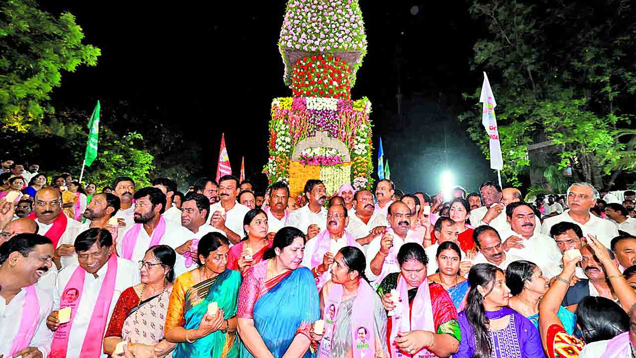 అమరులకు ఘన నివాళి