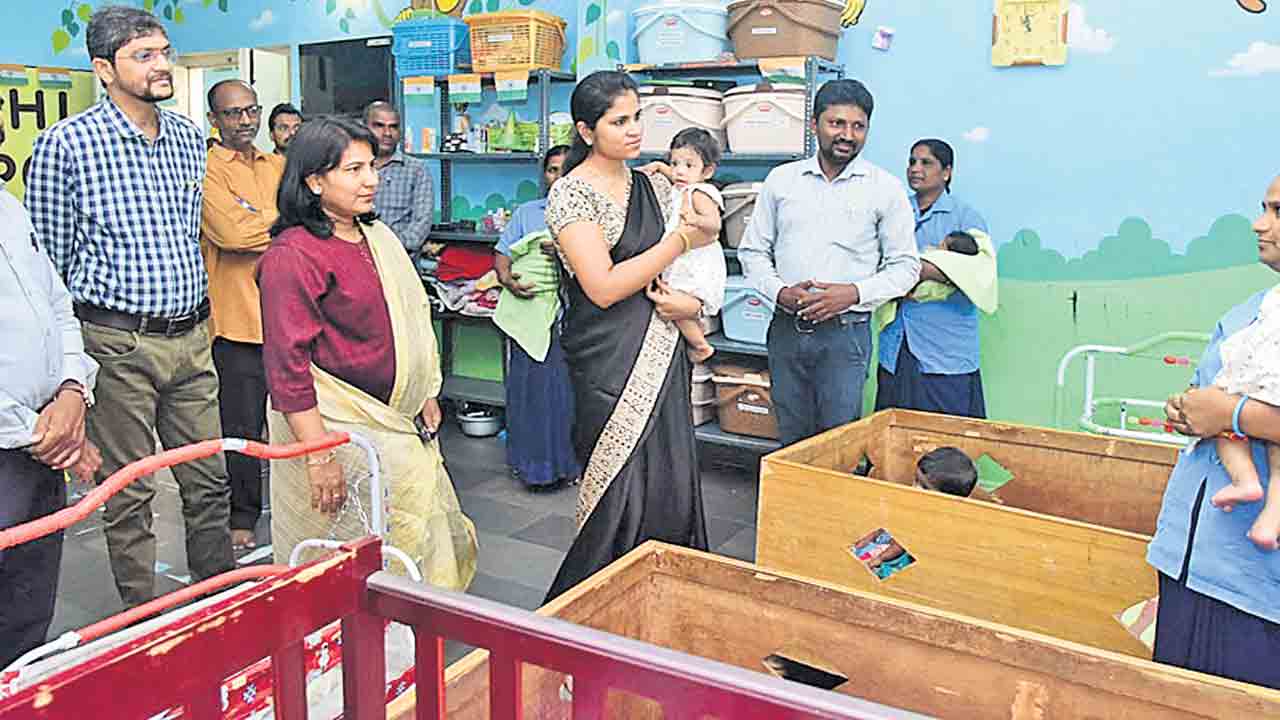 భవనాల నిర్మాణం వేగంగా పూర్తి చేయాలి