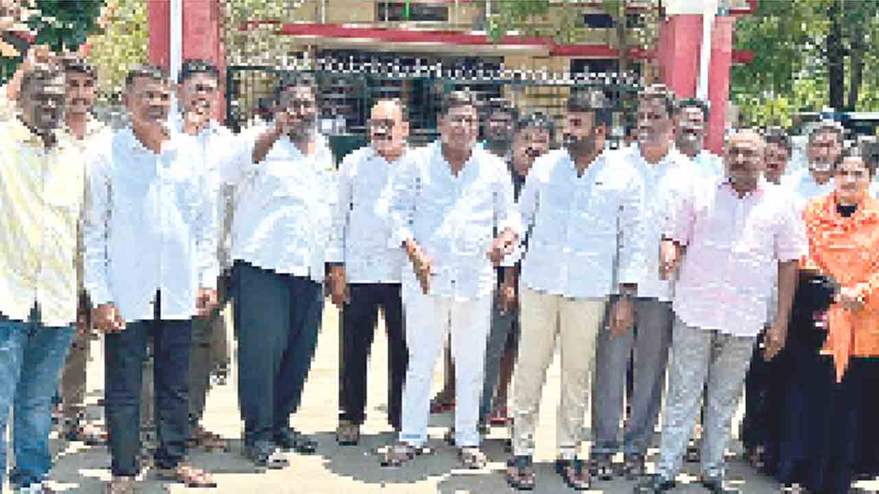 కర్నాటి అక్రమ అరెస్ట్‌