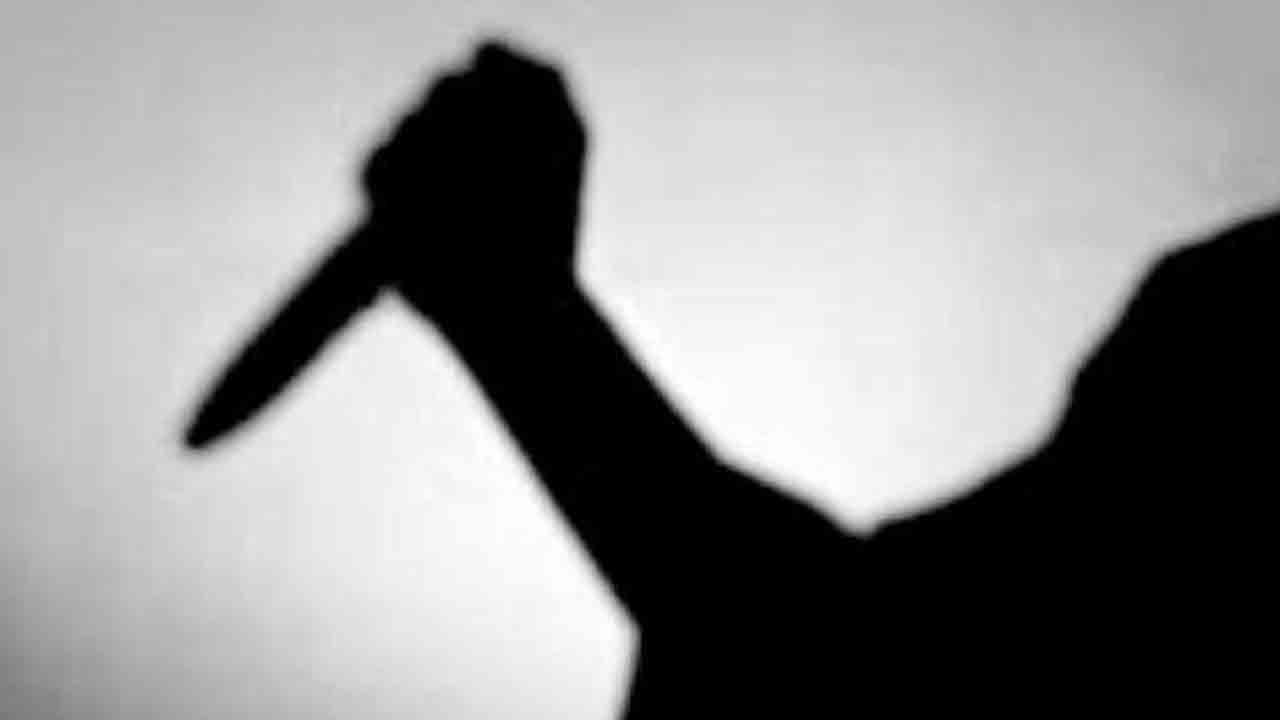 యువకుడిపై కత్తితో దాడి