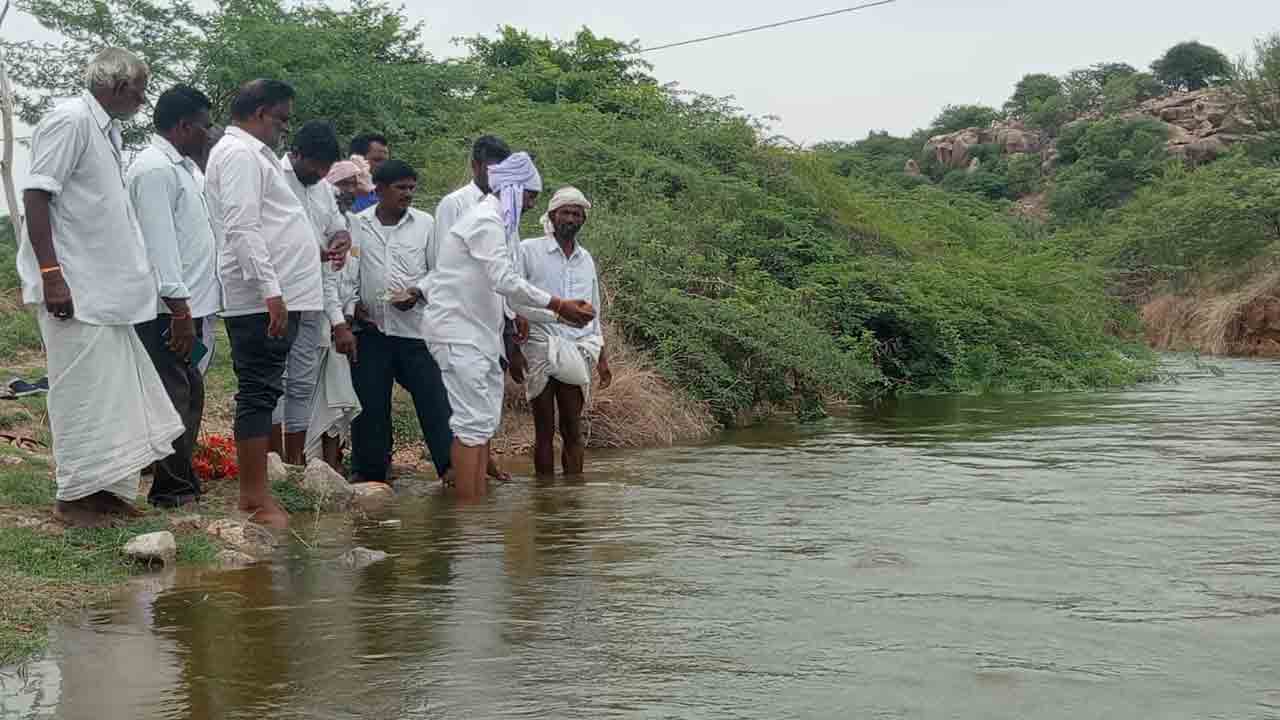 రంగసముద్రానికి నీటి విడుదల