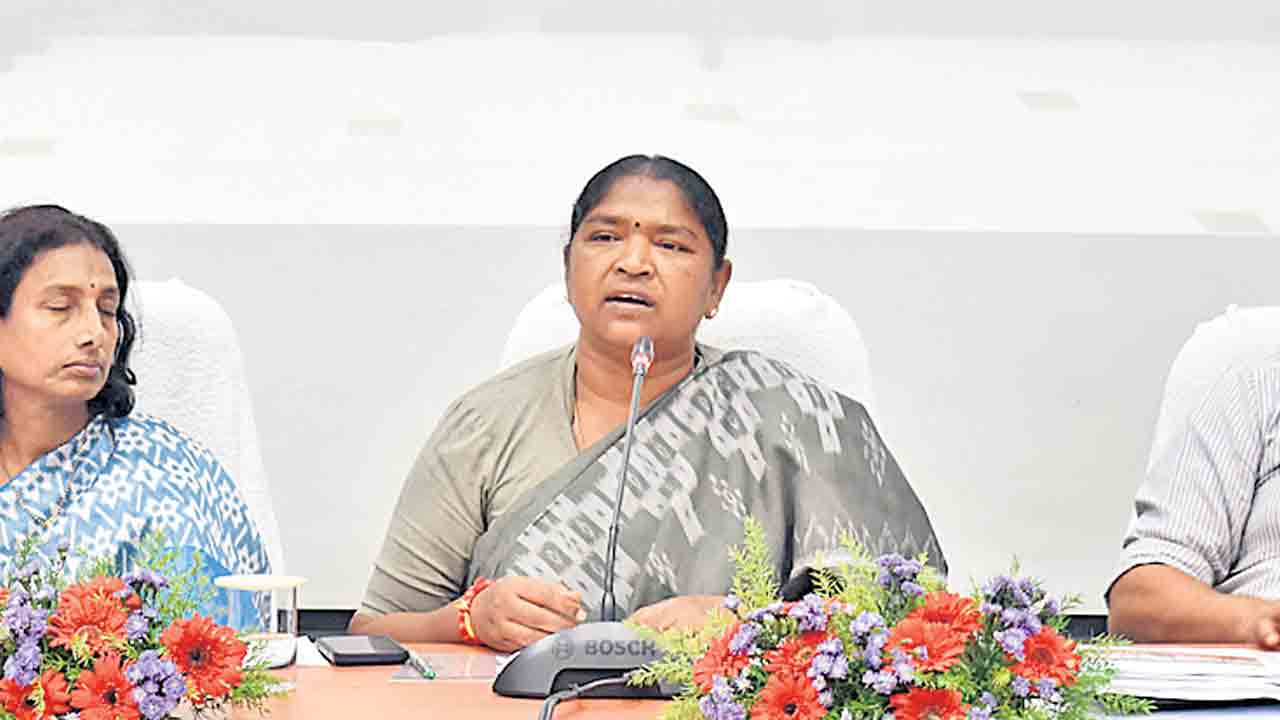 మహిళాశక్తి క్యాంటీన్లు బ్రాండ్‌గా ఎదగాలి