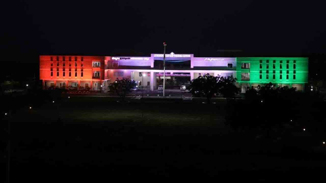 రాష్ట్రావతరణ వేడుకలకు కలెక్టరేట్‌ ముస్తాబు