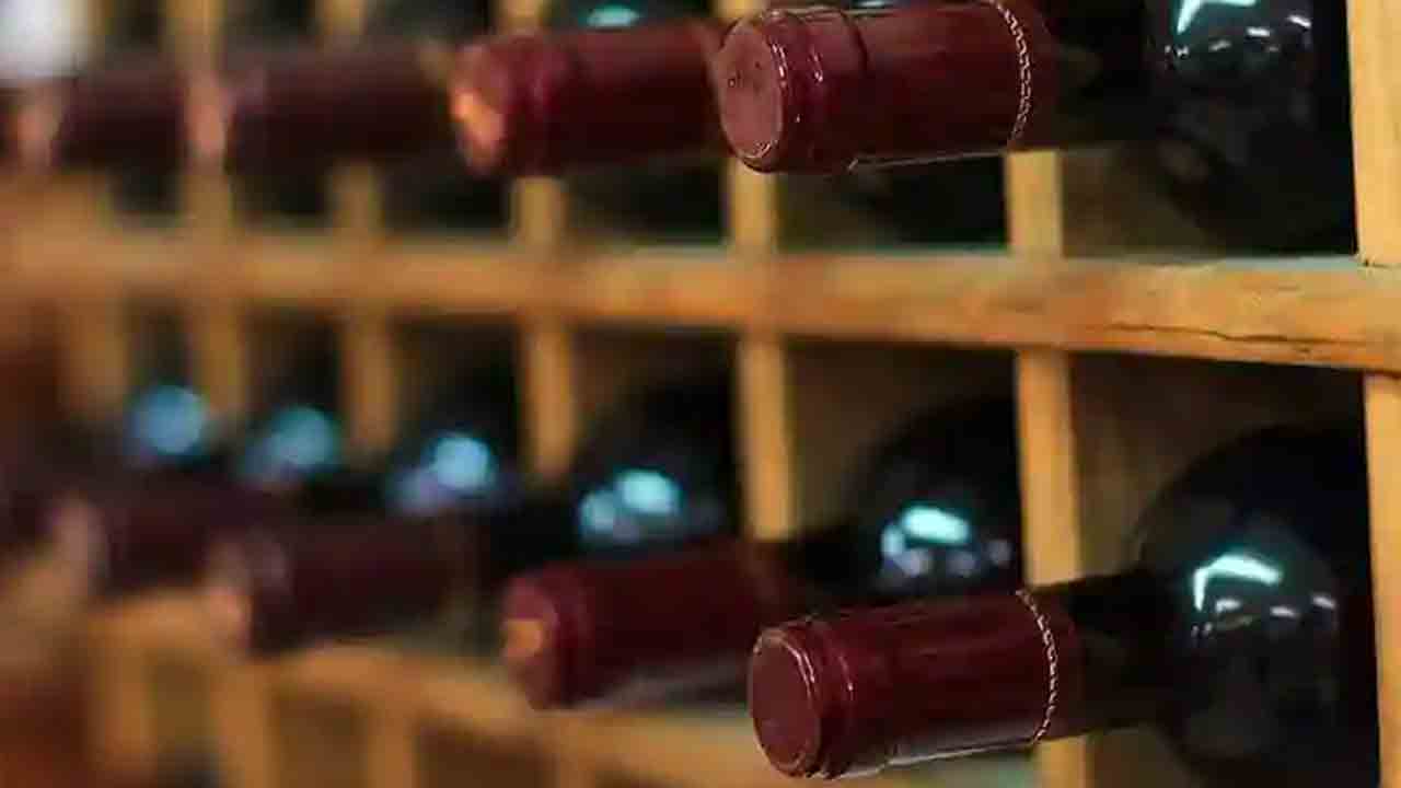 బగ్గా డిస్టిలరీస్‌లో అక్రమ మద్యం