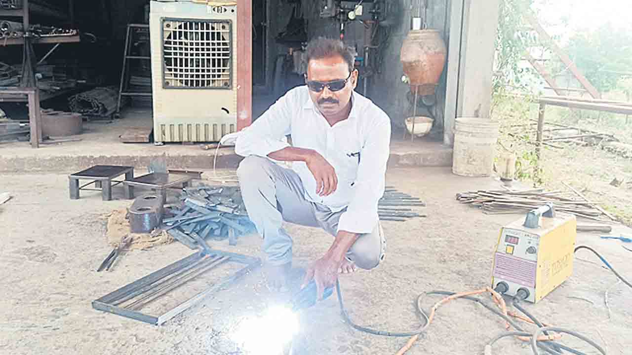 చిరు వ్యాపారాలు కళకళ