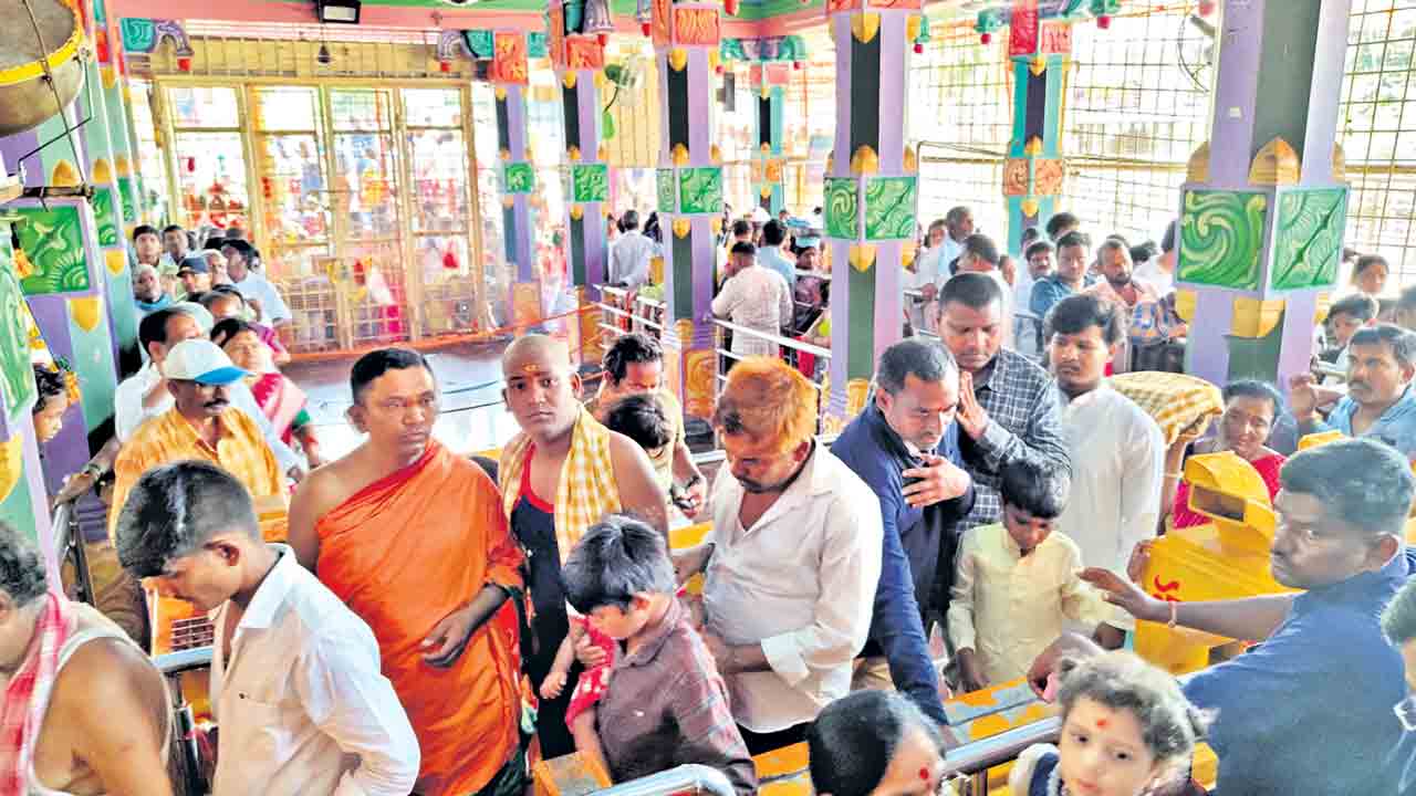 ఏడుపాయల్లో భక్తజన జాతర