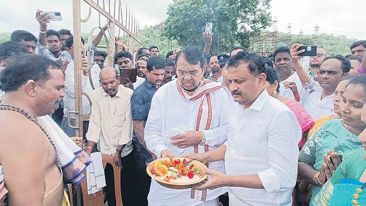 నిజాంసాగర్‌ నీటి విడుదల