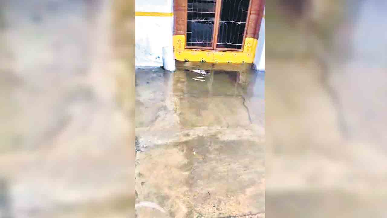 ఇండ్లలోకి నిజాంసాగర్‌ ప్రాజెక్టు నీరు