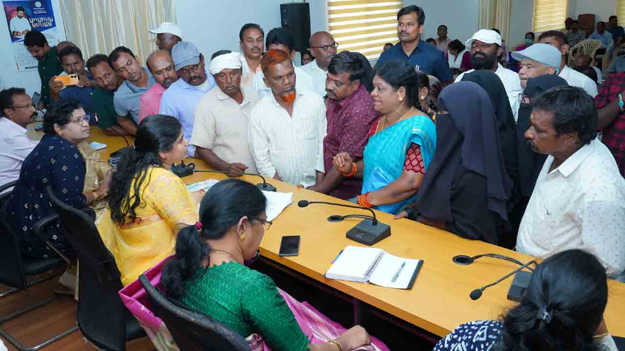 గ్రీవెన్స్‌ సెల్‌కు వినతుల వెల్లువ