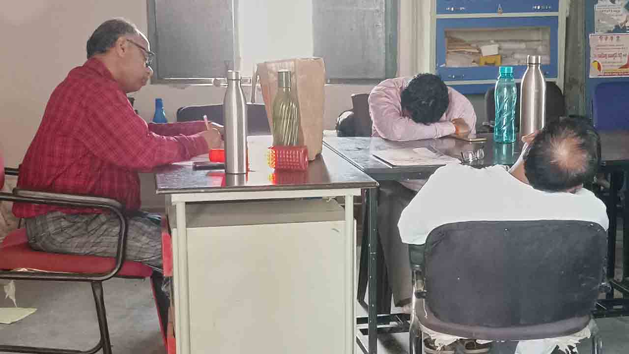 మత్తు వదలరా..?