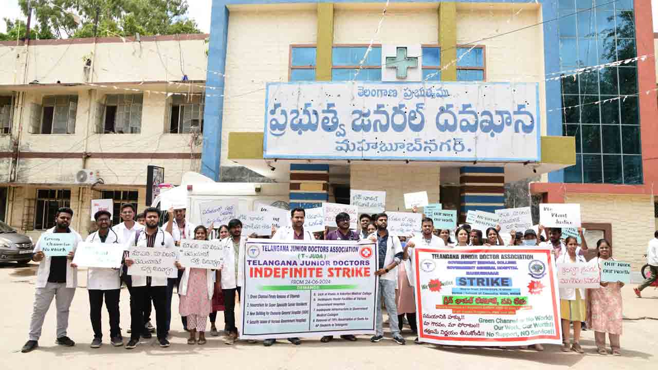 వేతనాలిస్తేనే వైద్యసేవలు