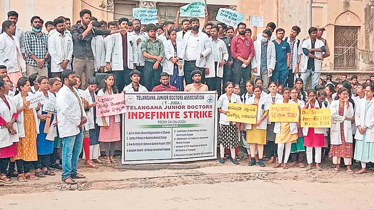 సమస్యలు పరిష్కరించే వరకు.. సమ్మె