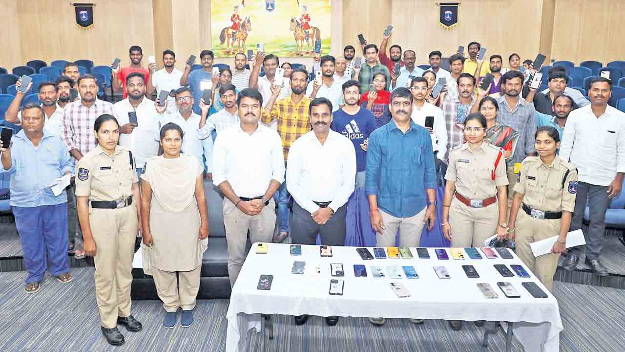 Mobiles | చోరీకి గురైన ఫోన్ల రికవరీ.. బాధితులకు 60 ఫోన్లు అప్పగింత..