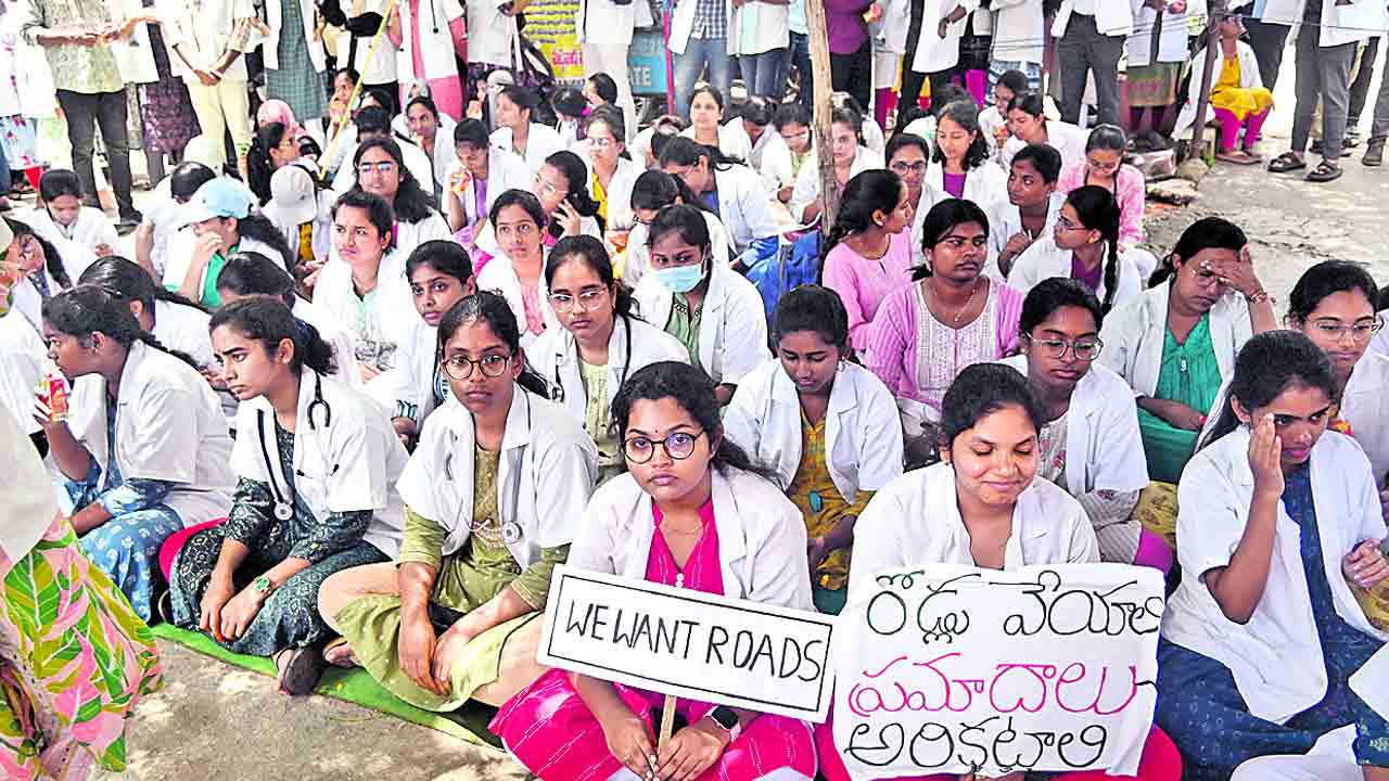 జూడాల నిరసన గళం