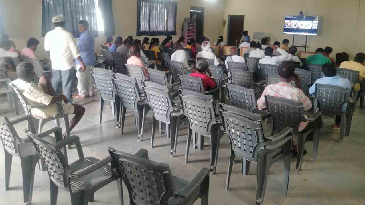 రైతుకు భరోసా ఇవ్వాల్సిందే..