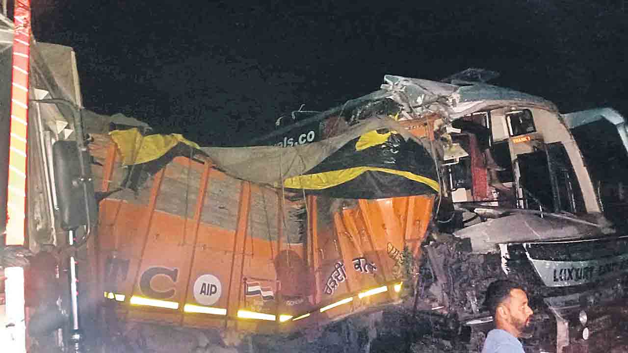 కామారెడ్డిలో ఘోర రోడ్డు ప్రమాదం