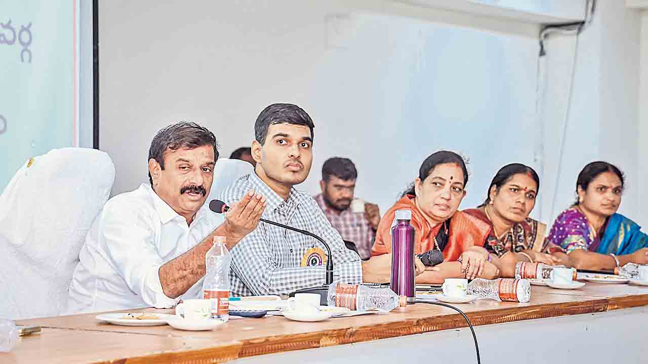 దుబ్బాక అభివృద్ధికి సహకరించాలి