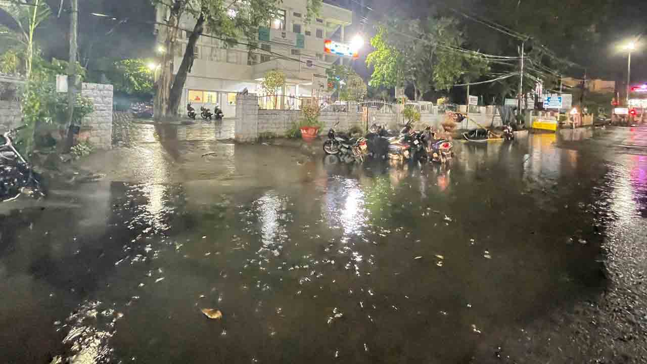 వర్షం.. ఆగమాగం