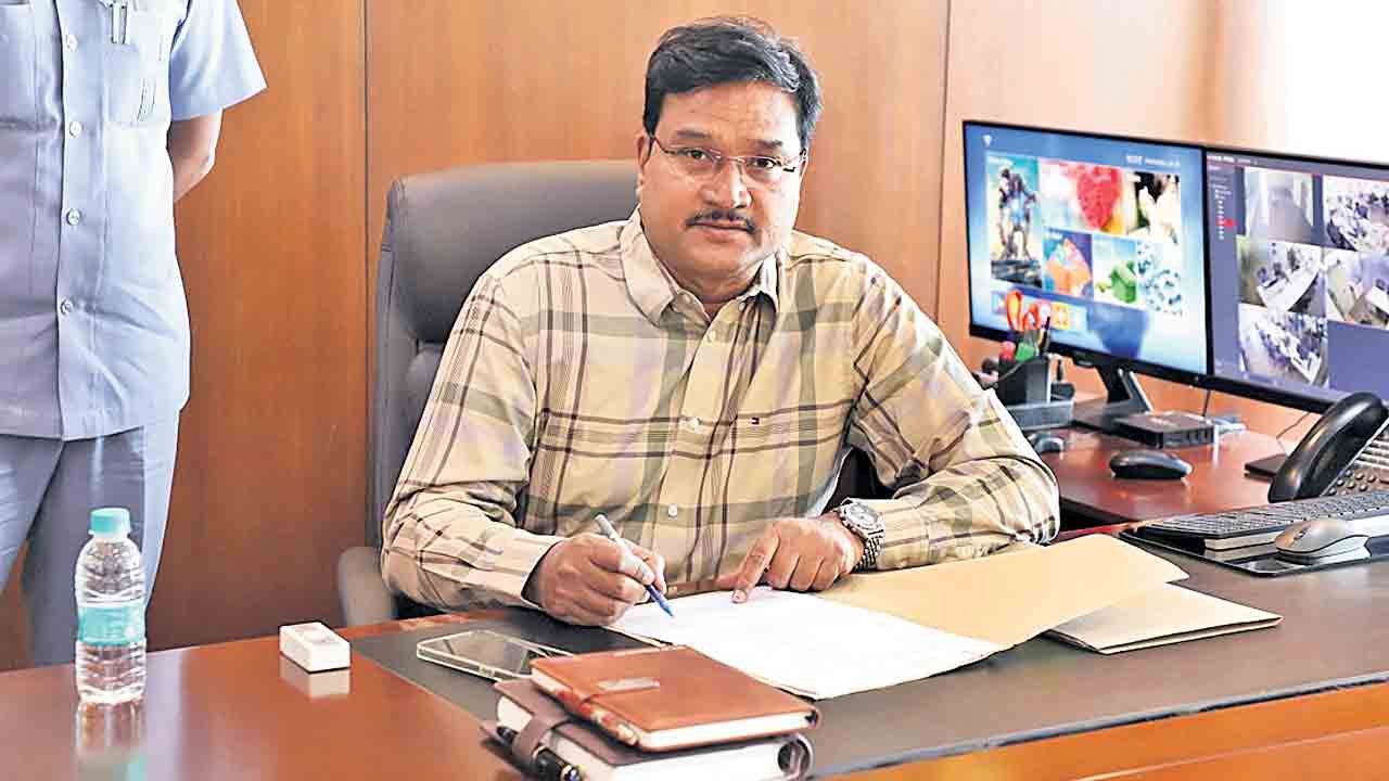 ఈవీడీఎం కమిషనర్‌గా రంగనాథ్‌ బాధ్యతల స్వీకరణ